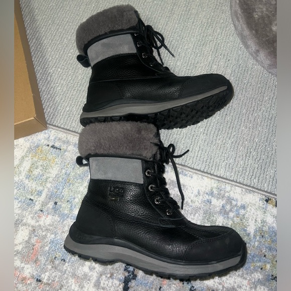 Barely Used UGG Adirondack Boot III, Black/Grey, Size 9 - Picture 3 of 9